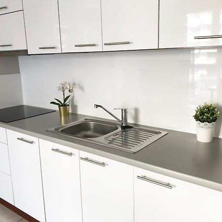 Al Krakowska 291A By Homeprime Warsaw Luaran gambar